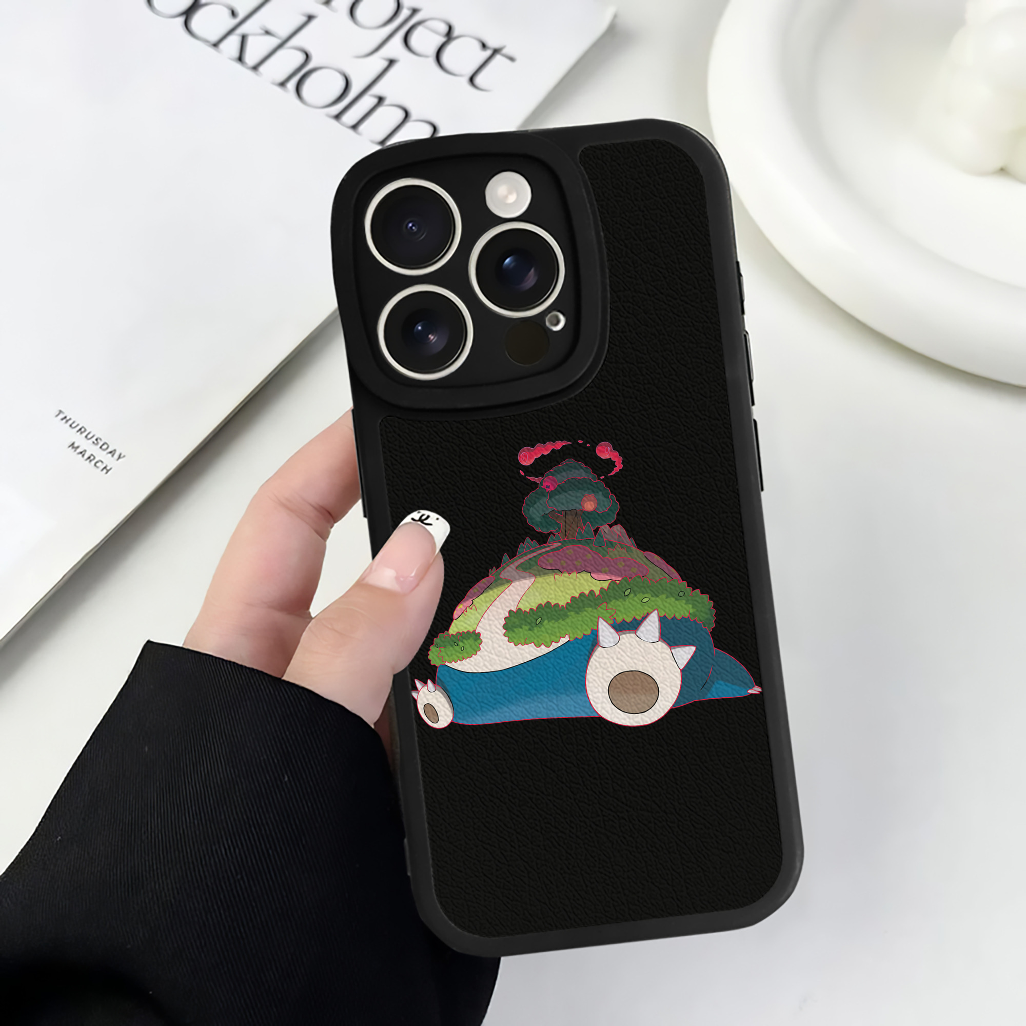 （画像用） ポケットモンスター Pokémon 【iPhone 16シリーズ対応】シリコンスマホケース（レザー調） 材質：シリコン